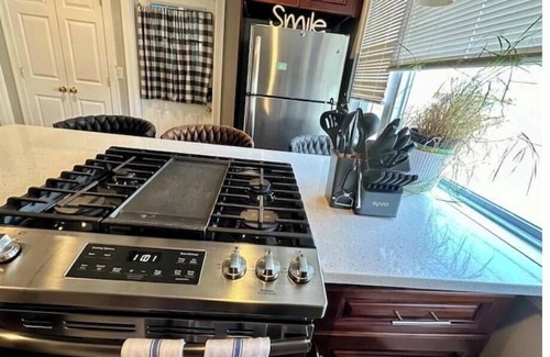 Watertown Apartamento | 2 Bed 1 bath Luxury apt Sleeps 4-6 - Luxury Charm By the Charles.