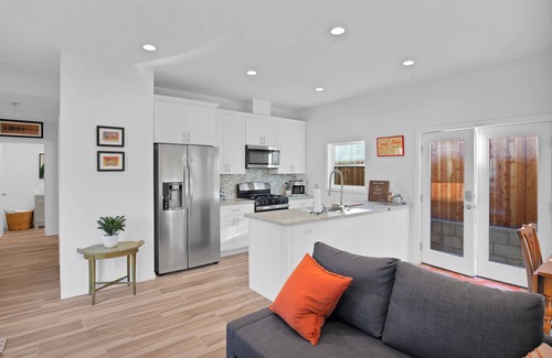 Eastside Casa | 2 bed 2 bath Bungalow