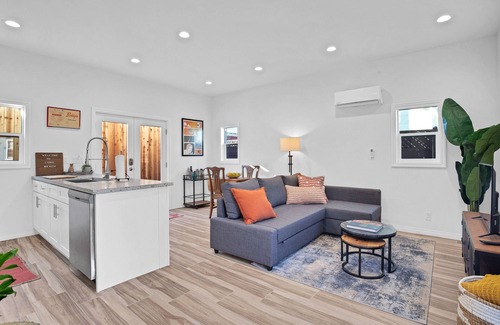 Eastside Casa | 2 bed 2 bath Bungalow