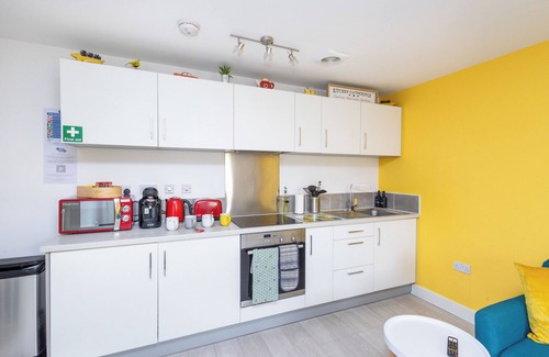 Wakefield Apartamento | 2 Bed 2 Bath | Free Parking | En-suites | WiFi | King Size Beds| Self Check-in