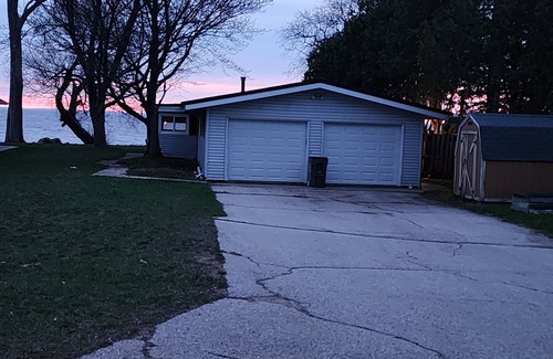 Marinette Casa | 2 Bed 2 Bath House on the Bay!