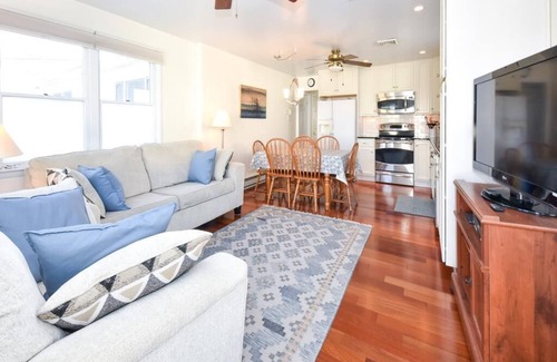 Village Green Casa | 2 bed/2 bath not far from the Beach!