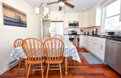 Village Green Casa | 2 bed/2 bath not far from the Beach!