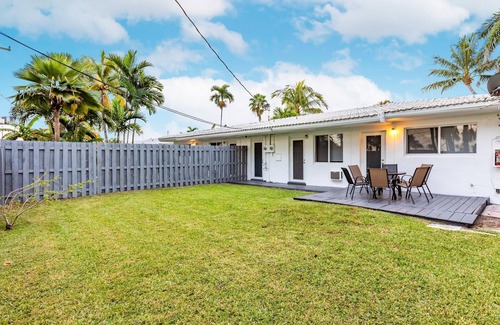 Sunny Isles Beach Chalet De Esquí | 2 bed 2 bath OCT BOOK 3 Nights PAY 2 Beach 1 min Walk