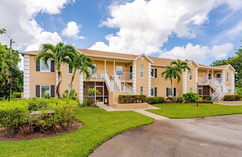 Kings Lake Condominio | 2 bed/2bath condo 3 miles from downtown Naples