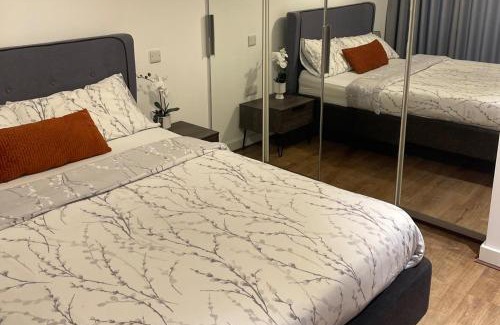 Canning Town Apartamento | 2-Bed Apt Sleeps 4 -Private Parking -WiFi & Tv