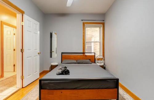 Lakeview Apartamento | 2 Bed Apt w/Office, Free Parking, Near Wrigley
