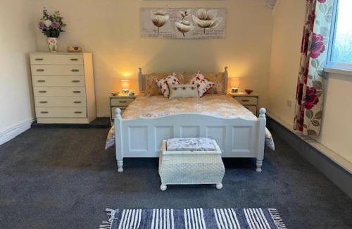 Stow Bardolph Casa | 2 Bed Barn - Sleeps 4 - Pets - Parking - Wifi