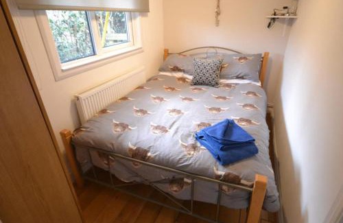 Denbigh Casa | 2-Bed Cabin Sleeps 4 -Small Pets Ok -Free Parking