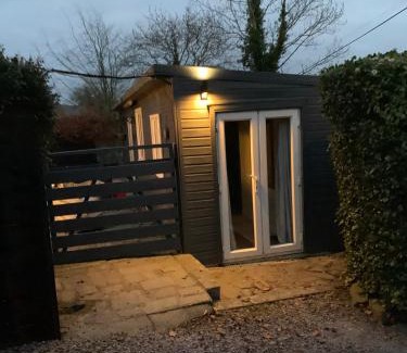 Denbigh Casa | 2-Bed Cabin Sleeps 4 -Small Pets Ok -Free Parking