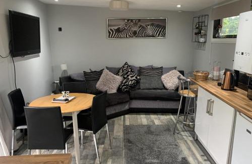 Denbigh Casa | 2-Bed Cabin Sleeps 4 -Small Pets Ok -Free Parking