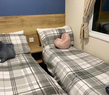 Llanasa Chalet De Esquí | 2 Bed Chalet - Sleeps 5 - Garden - Parking - Wifi