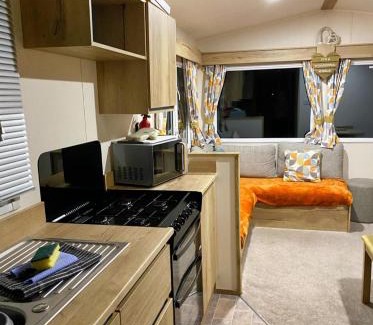 Llanasa Chalet De Esquí | 2 Bed Chalet - Sleeps 5 - Garden - Parking - Wifi