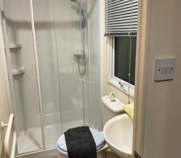 Llanasa Chalet De Esquí | 2 Bed Chalet - Sleeps 5 - Garden - Parking - Wifi