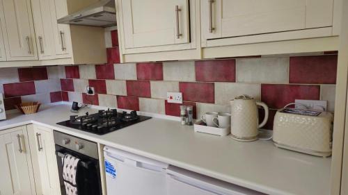 Slough Casa | 2 Bed Cottage Retreat in central location