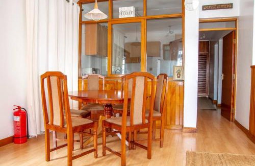 Nairobi Casa | 2 Bed Cottage Sleeps 4 - Onsite Parking Garden