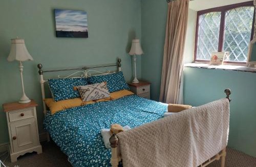 Hebden Bridge Casa | 2 Bed Cottage - Sleeps 4 - Pets - Parking