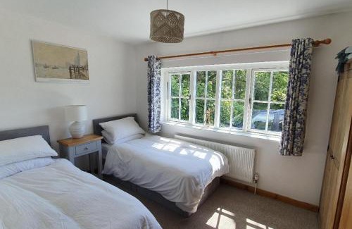 Newton Abbot Casa | 2 Bed Cottage - Sleeps 4 - Garden Pets Wifi