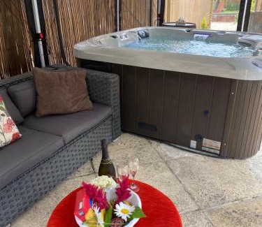 Wimborne Saint Giles Casa | 2 Bed Countryside Retreat in Dorset Includes a private Hot Tub and cosy wood burner