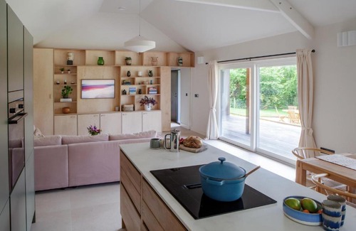 Ashburton Casa | 2-Bed Eco Friendly Home Sleeps 4 with Parking