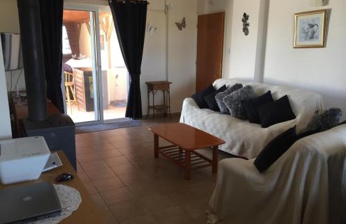 Xylofagou Apartamento | 2 Bed Flat - Sleeps 4 - Pool - Parking - Wifi