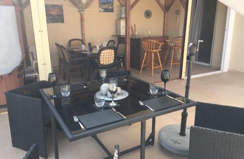 Xylofagou Apartamento | 2 Bed Flat - Sleeps 4 - Pool - Parking - Wifi