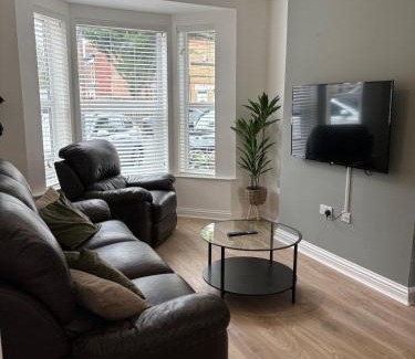 Hull Casa | 2 Bed House Great Location