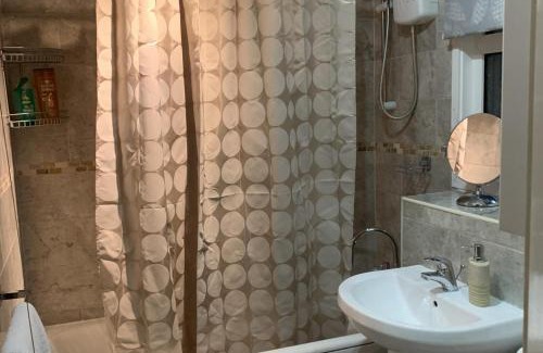 Amesbury Casa | 2-Bed House Sleeps 4 - Enclosed Garden - Tv & WiFi