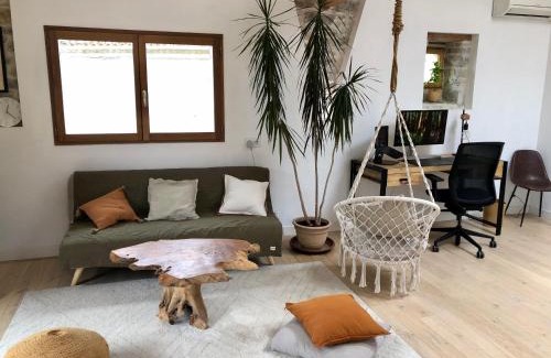 Saint-Clement Casa | 2 Bed House Sleeps 4 - Pets Ok - Pool - Fireplace