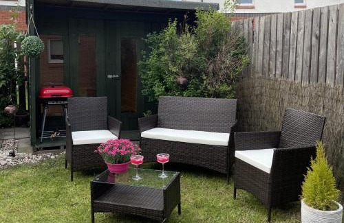 Perth Casa | 2 Bed House - Sleeps 4 - Garden Parking Wifi