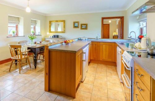 Clynderwen Casa | 2 Bed in Narberth 82445