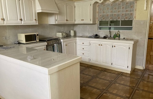 Grand Roy Apartamento | 2 Bed Villa - Sleeps 4 - Sea View & 10min to Beach