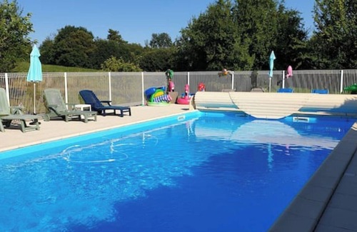 Saint-Crepin-et-Carlucet Casa | 2-bedroom house for 4 people with swimming pool