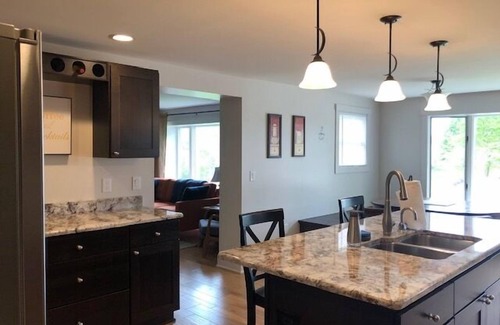 Hart Casa | 2 Bedroom, 2.5 Bath Home, Sleeps 6.