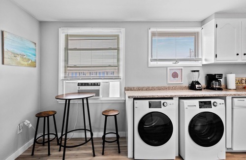 Old Orchard Beach Apartamento | 2 bedroom, 2 bath ocean view, direct beach access!