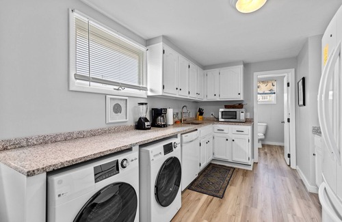 Old Orchard Beach Apartamento | 2 bedroom, 2 bath ocean view, direct beach access!