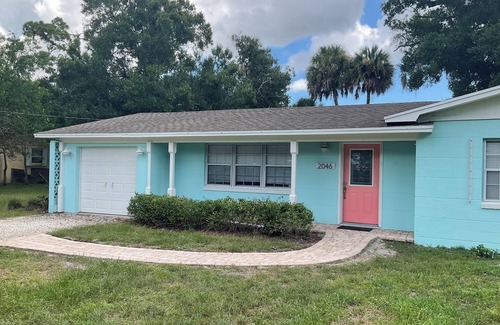 Vero Beach South Casa | Casa de campo de 2 habitaciones y 2 baños con garaje: alquiler de verano por $ 1,890 meses.