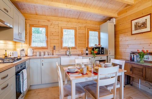 Ammanford Cabaña | 2 bedroom accommodation in Garnant Ammanford