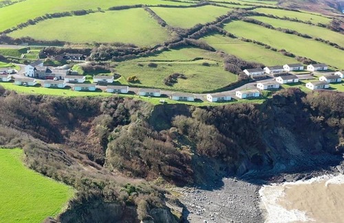 Aberaeron Chalet De Esquí | 2 bedroom accommodation in Gilfach-Yr-Halen