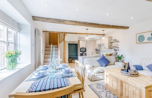 Shrewsbury Cabaña | 2 bedroom accommodation in Hookagate, near Shrewsbury