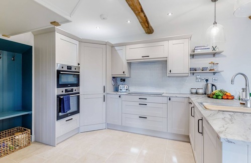 Shrewsbury Cabaña | 2 bedroom accommodation in Hookagate, near Shrewsbury