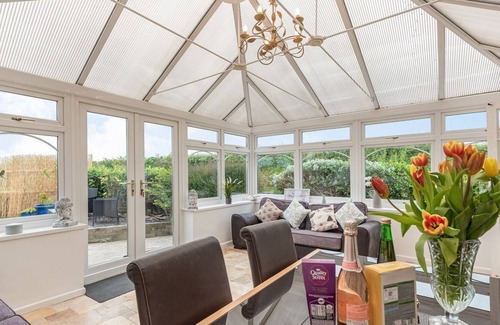 Llangynin Cabaña | 2 bedroom accommodation in Llangynin