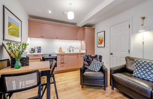 Lechlade Cabaña | 2 bedroom accommodation in Lechlade, The Cotswolds