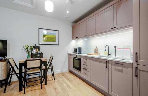 Lechlade Cabaña | 2 bedroom accommodation in Lechlade, The Cotswolds