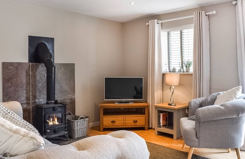 Nantwich Cabaña | 2 bedroom accommodation in Burland, near Nantwich