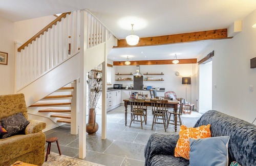 Llanddewi Brefi Cabaña | Charming cottage set within a peaceful village within the foothills of the Cambrian Mountains.