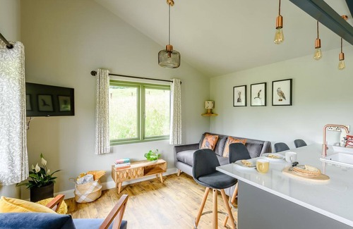 Caersws Cabaña | 2 bedroom accommodation in Llanidloes, near Newtown