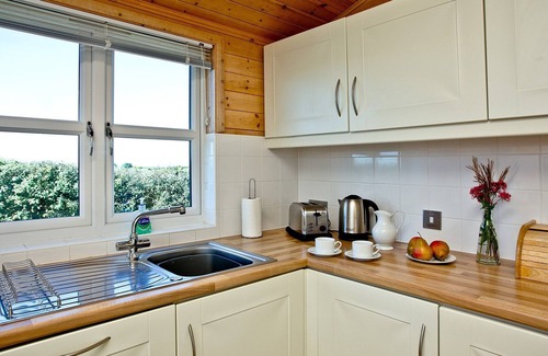 St Merryn Cabina | 2 bedroom accommodation in St Merryn, Padstow