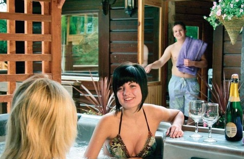 Ystradgynlais Cabina | 2 bedroom accommodation in Brecon Beacons National Park, Powys