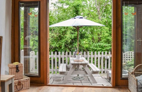Glasbury Cabaña | 2 bedroom accommodation in Velindre, Near Hay-on-Wye